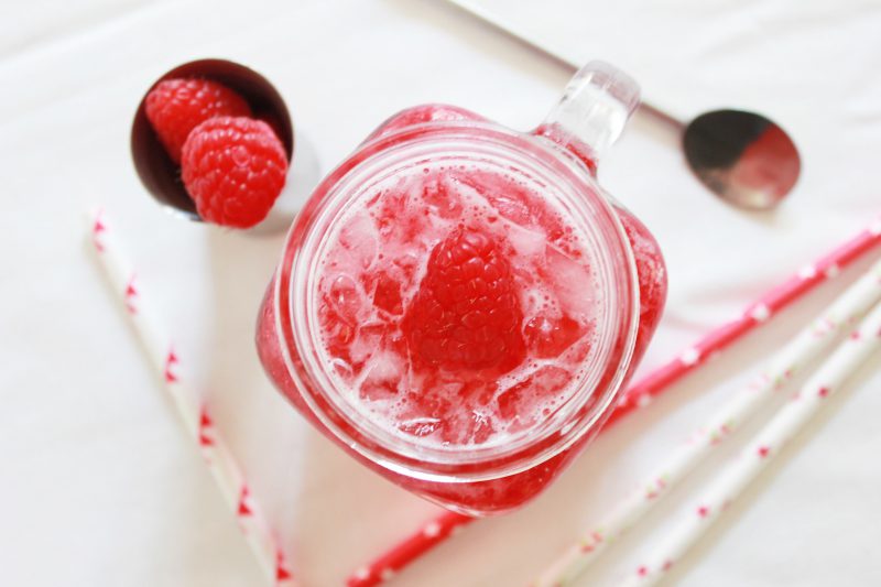 Cocktail schweppes-framboise {sans alcool} – Les Enchantées